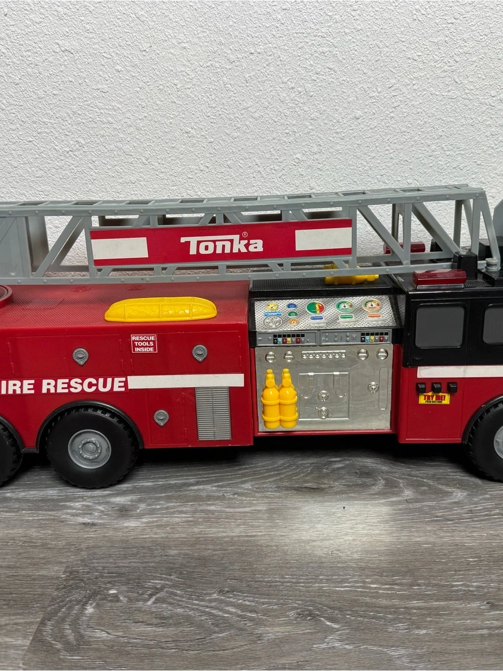 Vintage Tonka Supersized Fire Rescue Truck 308 w/ Ladder & working lights #05786